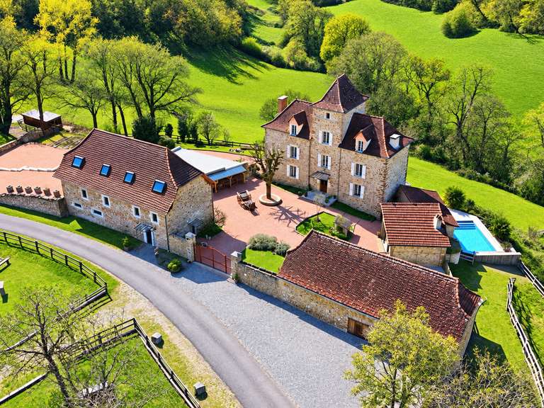 Propriété Figeac - 8 chambres - 900m²