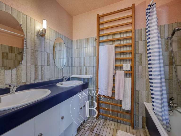 Maison Fillinges - 8 chambres - 250m²