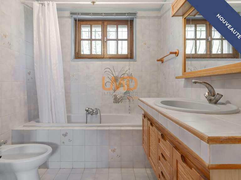 Maison Flassans-sur-Issole - 5 chambres - 210m²