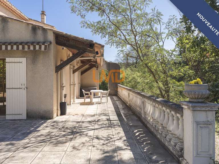 Maison Flassans-sur-Issole - 5 chambres - 210m²