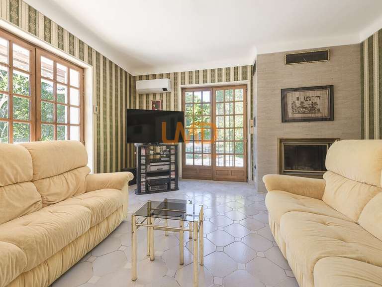 House Flassans-sur-Issole - 5 bedrooms - 210m²