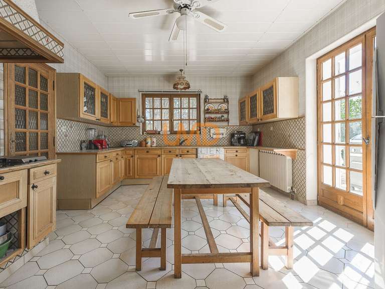 House Flassans-sur-Issole - 5 bedrooms - 210m²