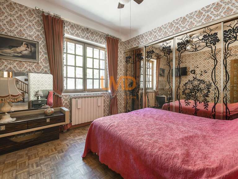House Flassans-sur-Issole - 5 bedrooms - 210m²