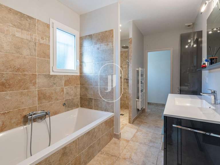 Villa Flassans-sur-Issole - 4 chambres - 292m²