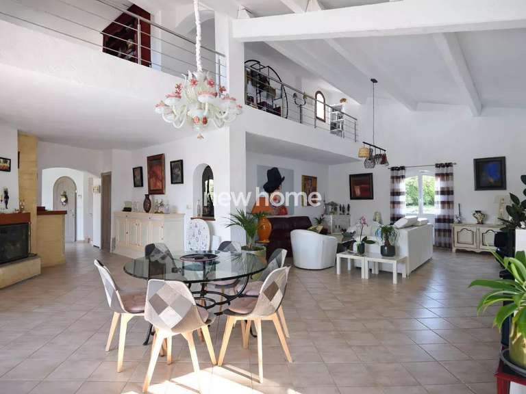 Maison Flayosc - 3 chambres - 207m²