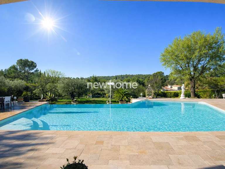 Maison Flayosc - 3 chambres - 207m²