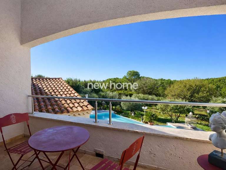 Maison Flayosc - 3 chambres - 207m²