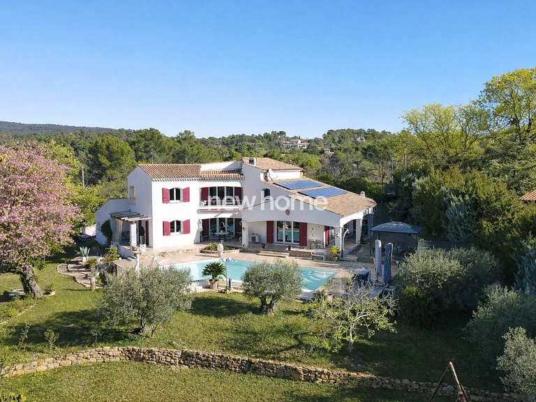 Maison Flayosc - 3 chambres - 207m²