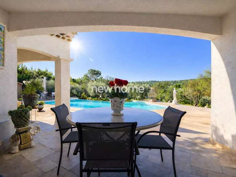 Maison Flayosc - 3 chambres - 207m²