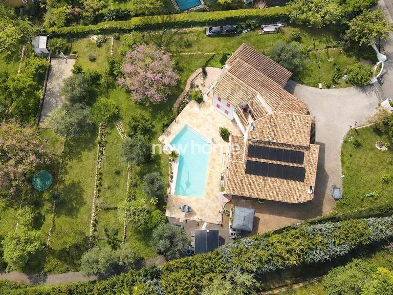 Maison Flayosc - 3 chambres - 207m²