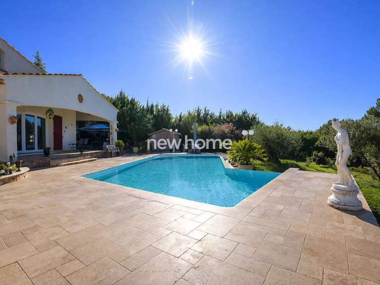 Maison Flayosc - 3 chambres - 207m²