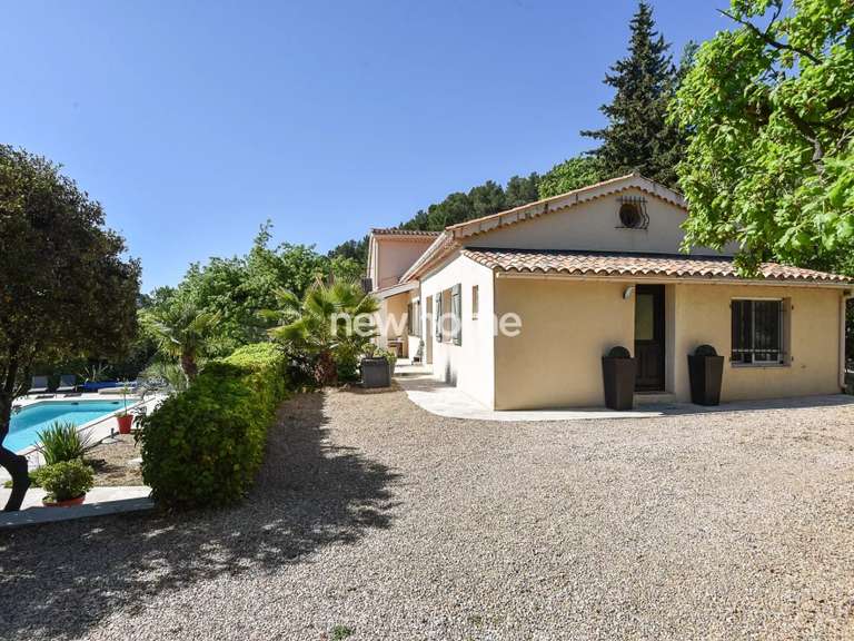 Maison Flayosc - 3 chambres - 200m²