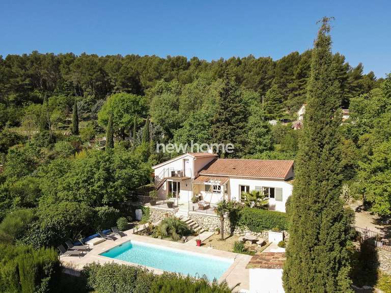 Maison Flayosc - 3 chambres - 200m²
