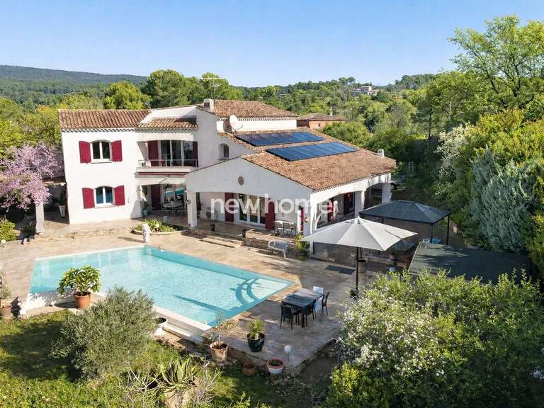 Maison Flayosc - 3 chambres - 207m²
