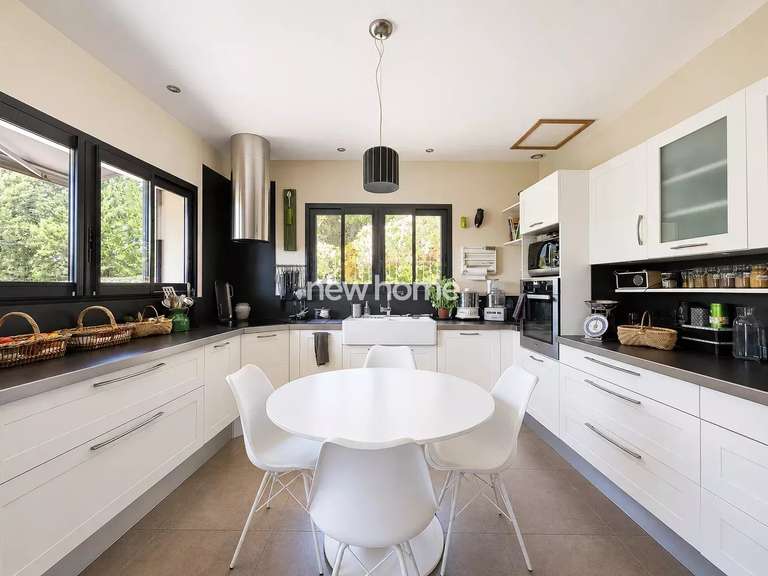 Maison Flayosc - 4 chambres - 206m²