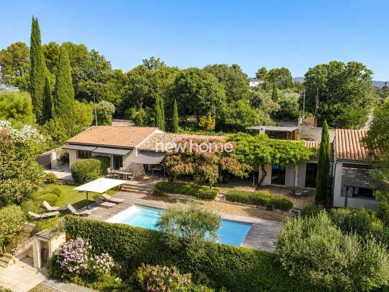 Maison Flayosc - 4 chambres - 206m²