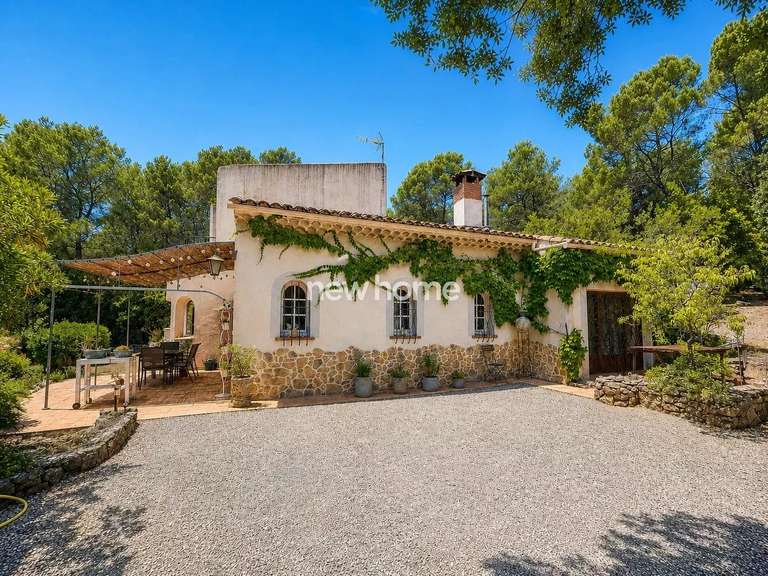 Maison Flayosc - 5 chambres - 206m²