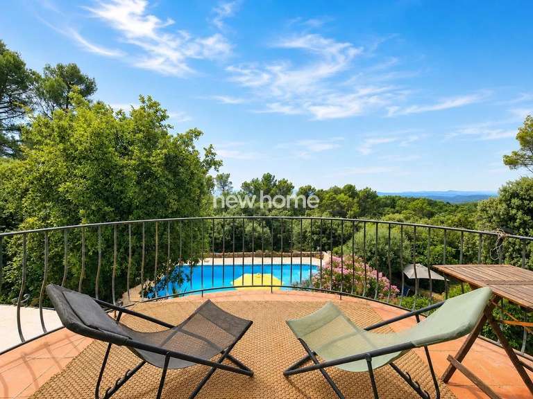 Maison Flayosc - 5 chambres - 206m²