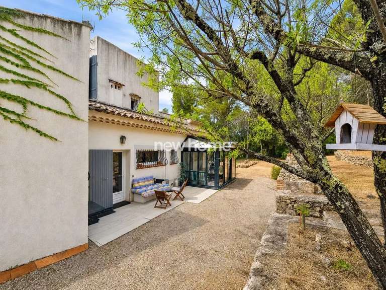 Maison Flayosc - 5 chambres - 206m²
