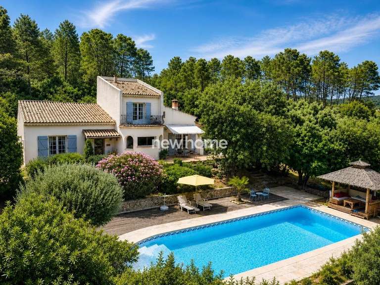 Maison Flayosc - 5 chambres - 206m²