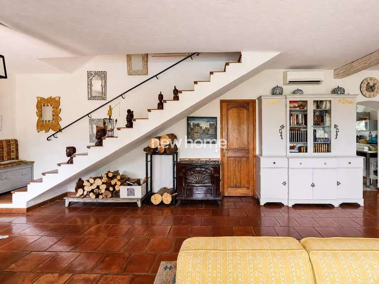 Maison Flayosc - 5 chambres - 206m²