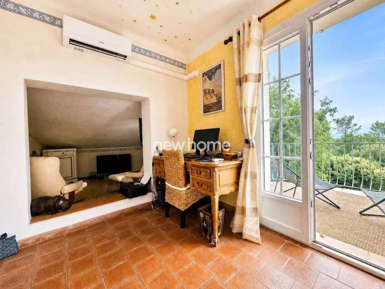 Maison Flayosc - 5 chambres - 206m²