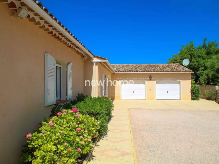 Villa Flayosc - 4 bedrooms - 205m²
