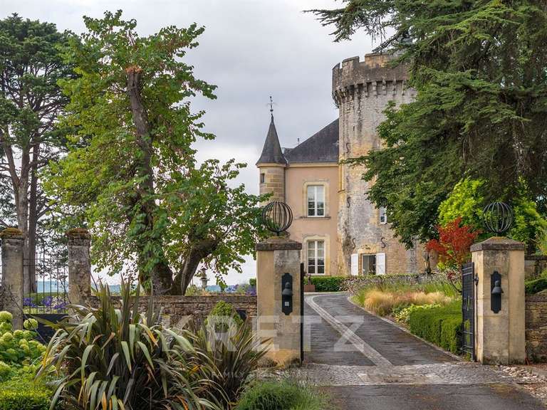 Château Fleurac - 23 chambres - 2700m²