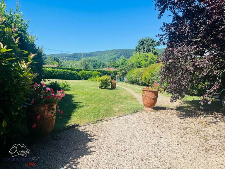 Villa Fleurieu-sur-Saône - 5 bedrooms - 228m²