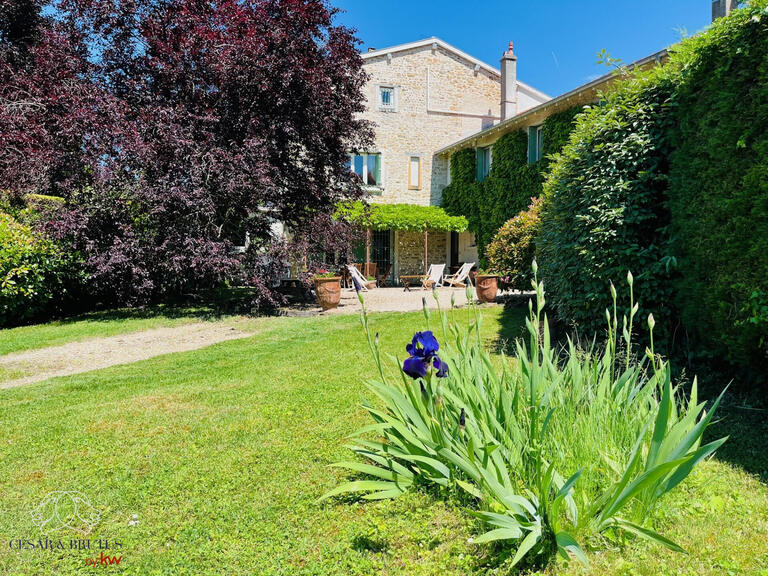 Villa Fleurieu-sur-Saône - 5 chambres - 228m²