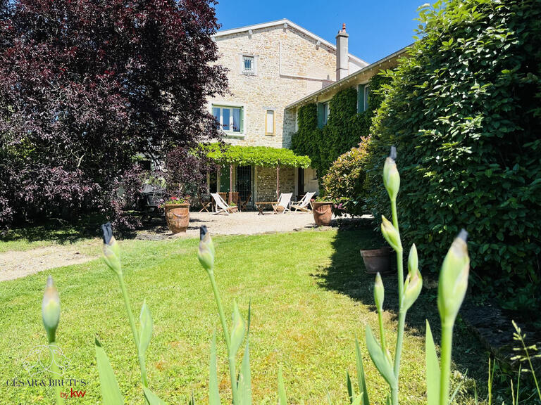 Villa Fleurieu-sur-Saône - 5 chambres - 228m²