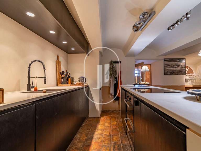 Maison Fons-sur-Lussan - 5 chambres - 224m²