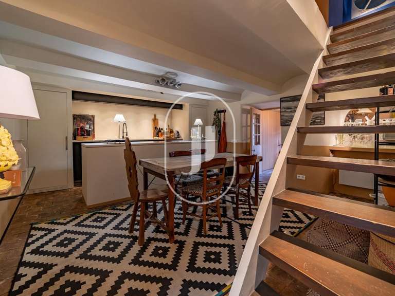 Maison Fons-sur-Lussan - 5 chambres - 224m²