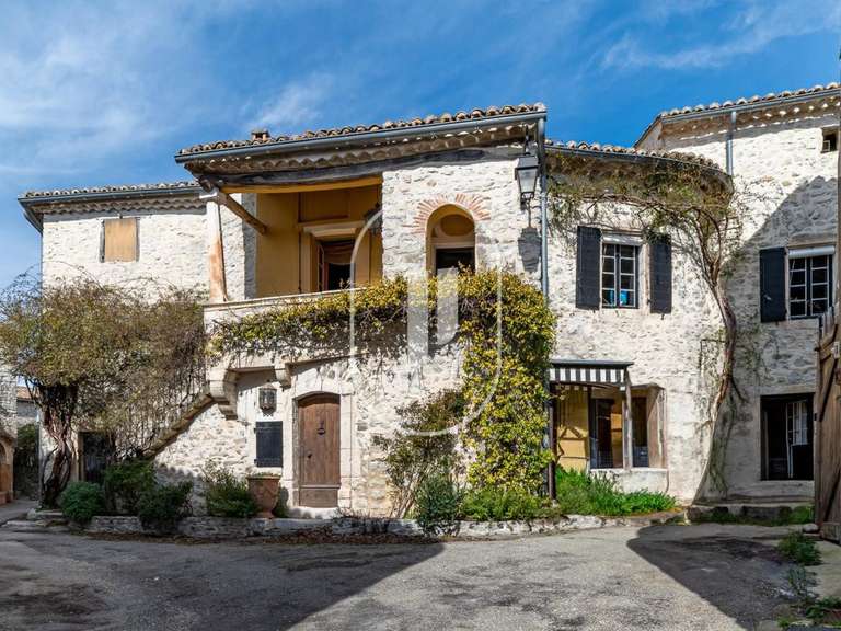 Maison Fons-sur-Lussan - 5 chambres - 224m²