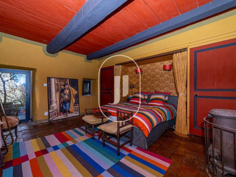 Maison Fons-sur-Lussan - 5 chambres - 224m²