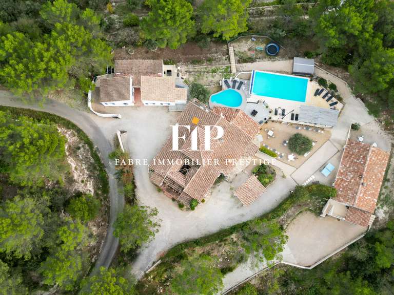 Propriété Fontaine-de-Vaucluse - 14 chambres - 420m²