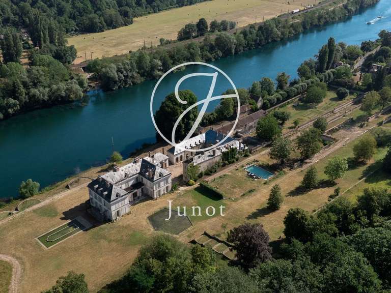 Château Fontainebleau - 15 chambres - 900m²