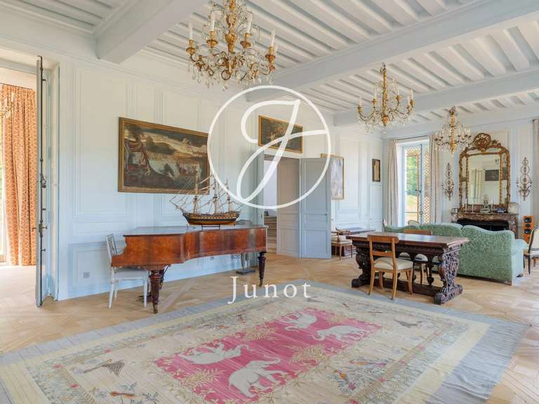 Château Fontainebleau - 15 chambres - 900m²