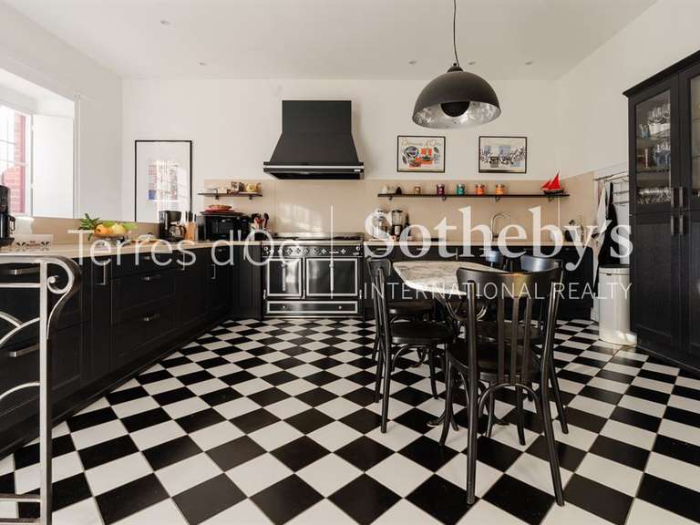 Maison Fontcouverte - 5 chambres - 353m²