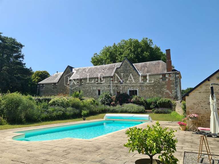 Château Fontenay-le-Comte - 6 chambres - 600m²