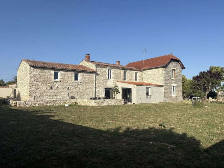 Maison Fontenay-le-Comte - 317m²
