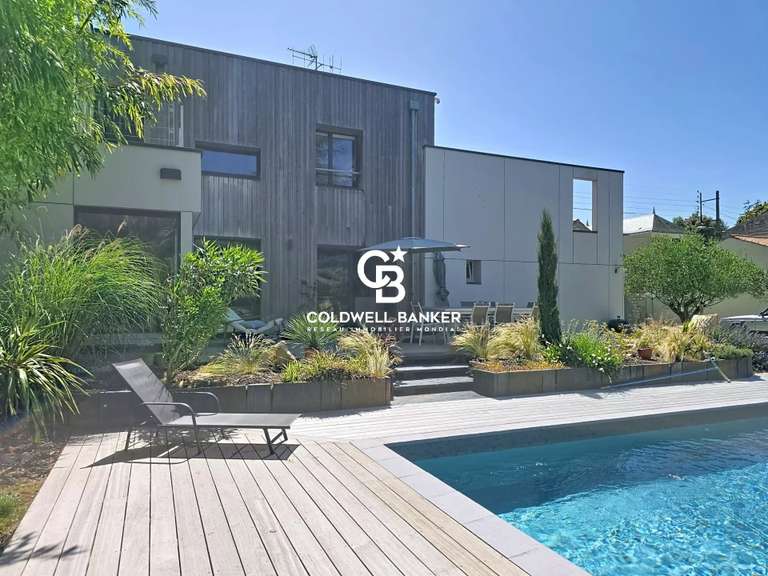 Maison Fontenay-le-Comte - 4 chambres - 250m²