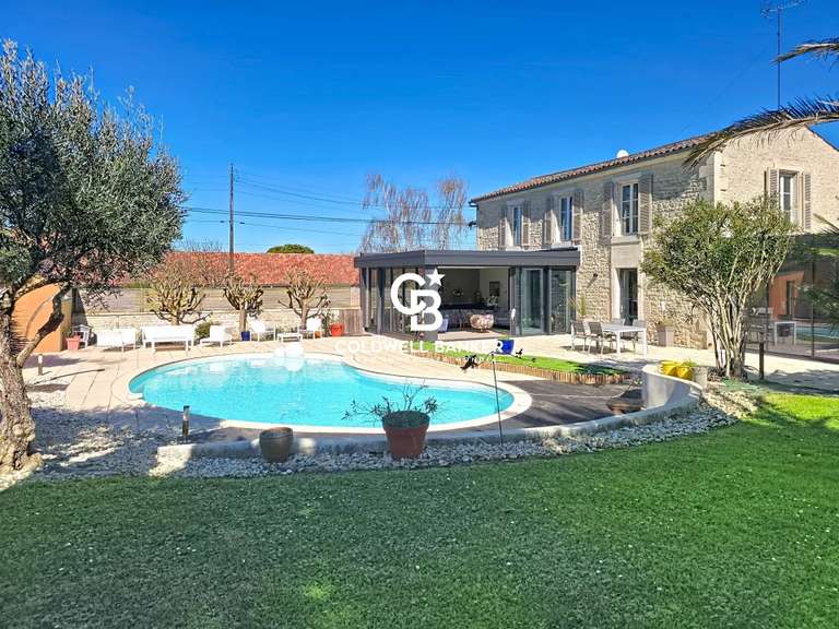 Maison Fontenay-le-Comte - 3 chambres - 259m²