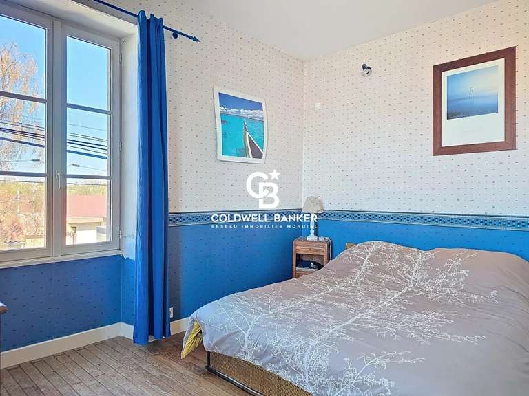 Maison Fontenay-le-Comte - 3 chambres - 259m²