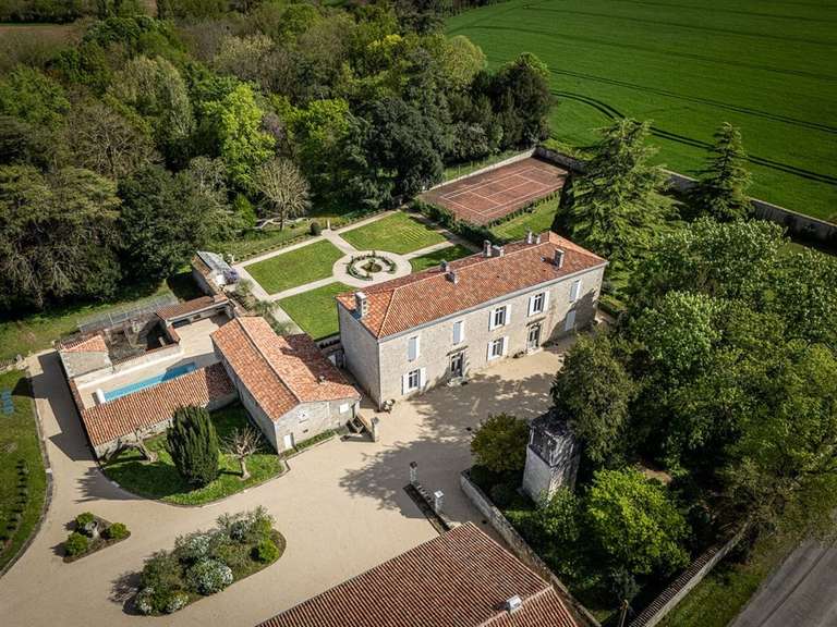 Propriété Fontenay-le-Comte - 7 chambres - 365m²