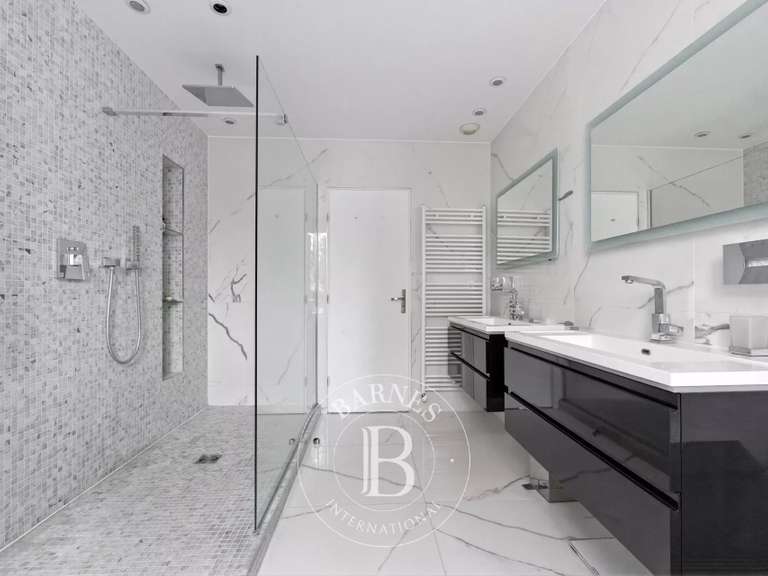 Maison Fontenay-sous-Bois - 6 chambres - 350m²