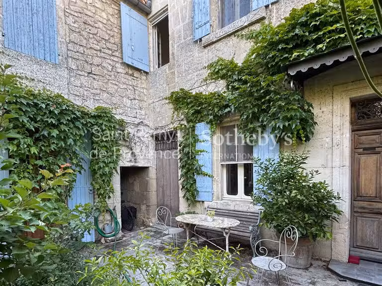 Maison Fontvieille - 6 chambres - 242m²
