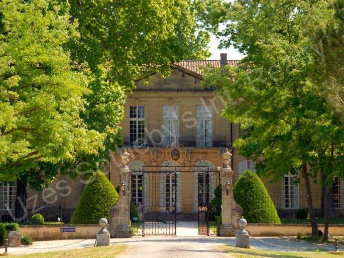 Château Forcalquier - 19 chambres - 2200m²