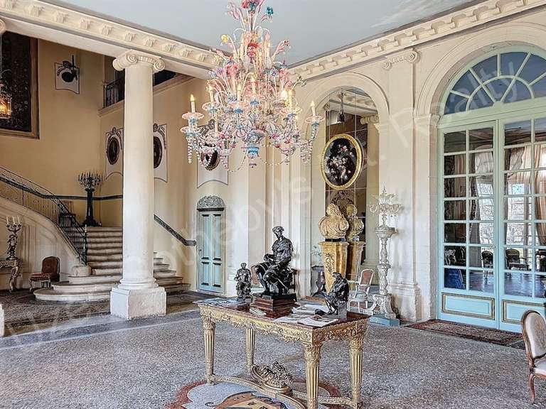 Château Forcalquier - 19 chambres - 2200m²