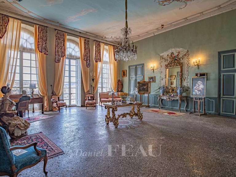 Château Forcalquier - 9 chambres - 2714m²